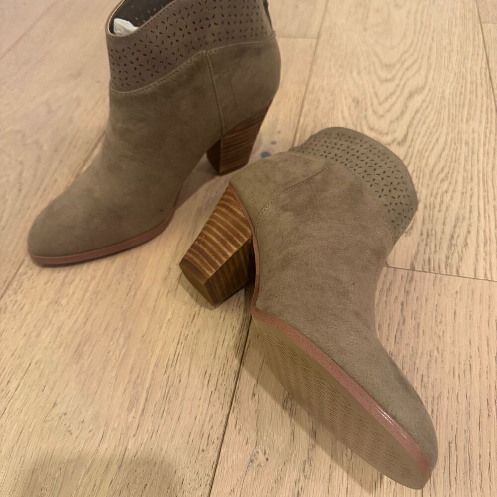 Red and Violet Jackson Lazer Cut Topline Booties tan taupe Size US size 6.5